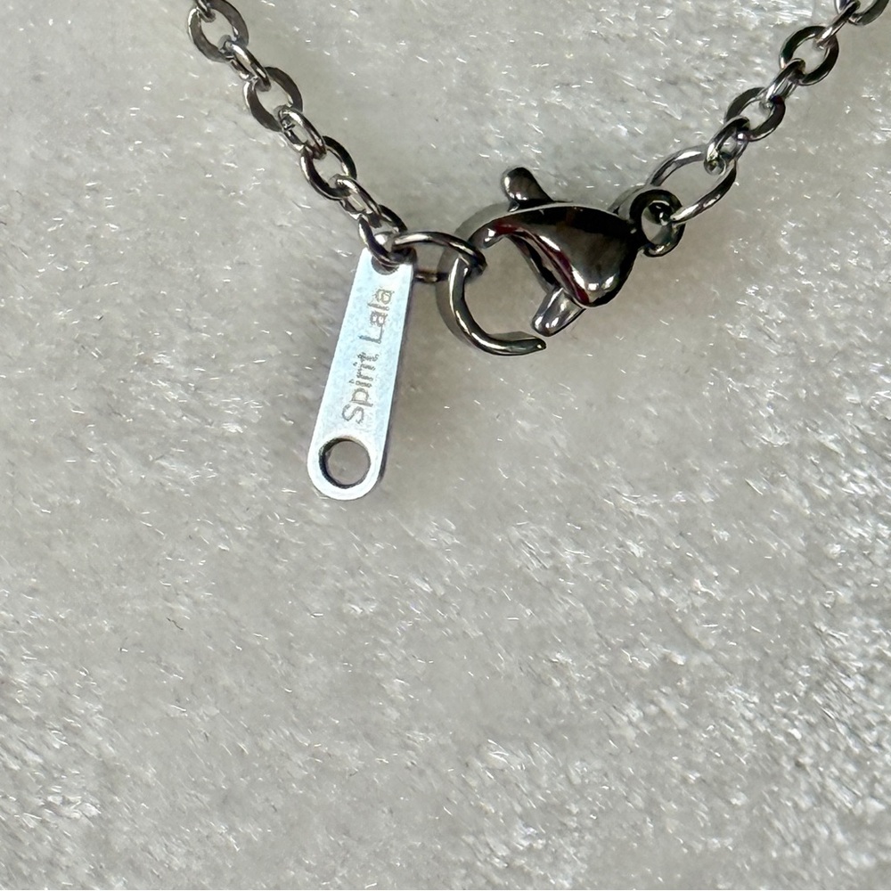 NEW without TAGS Reversible Red Flower Small Circle Necklace - Picture 8 of 12